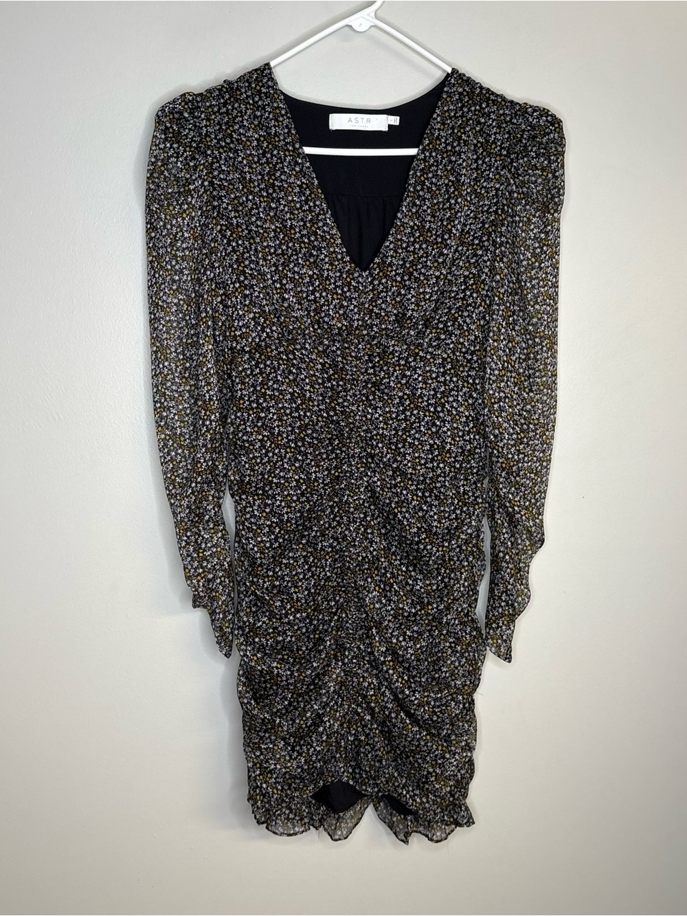 ASTR Black Floral V-Neck Long Sleeve Ruched Mini Dress